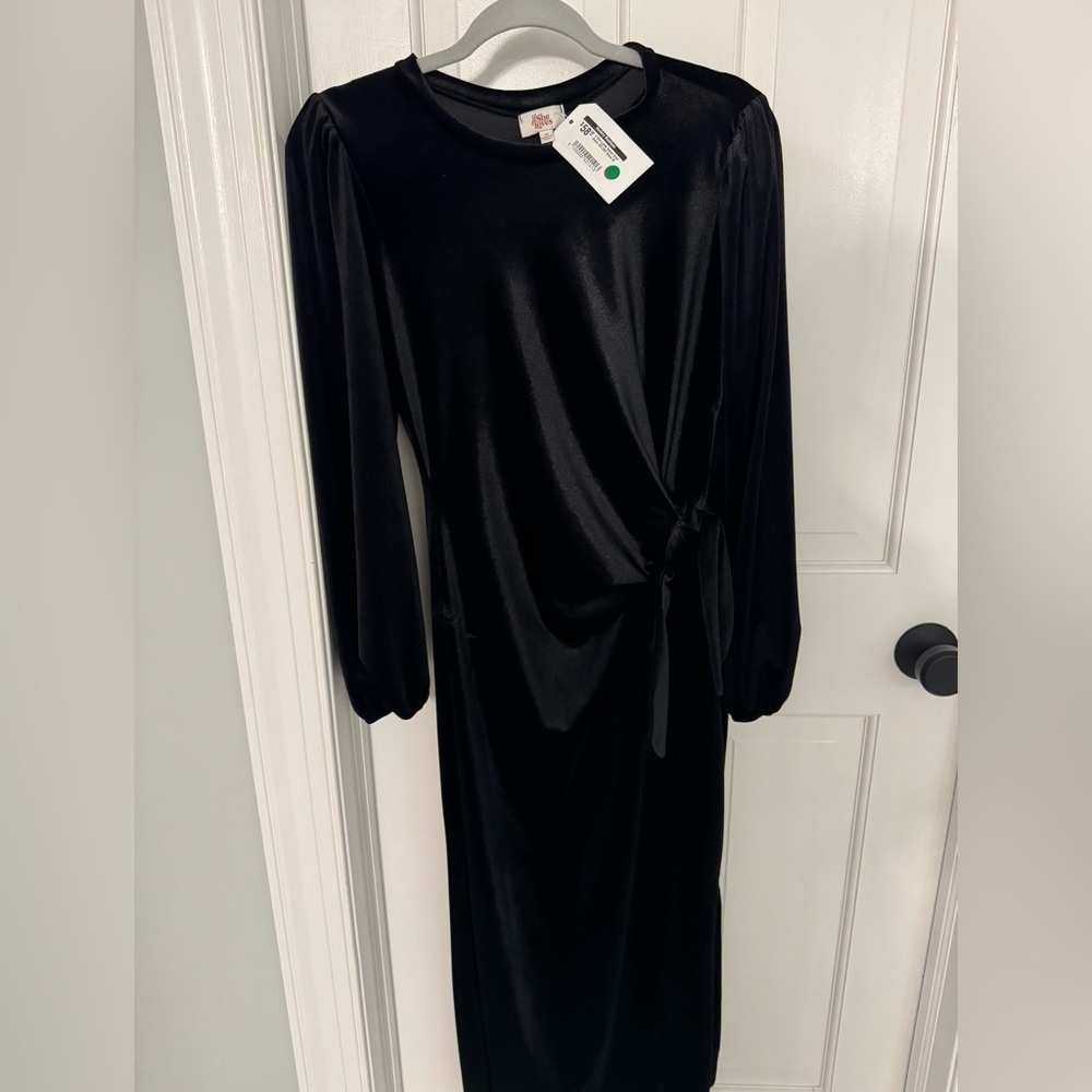 Black Velvet dress with asymmetrical tie. Stretchy fabric and midi length.